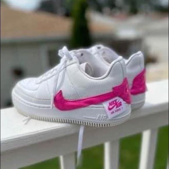 NIKE 
AIR FORCE 1
Fashion Sneakers 
 Shoes 
Size 7 - Picture 3 of 9